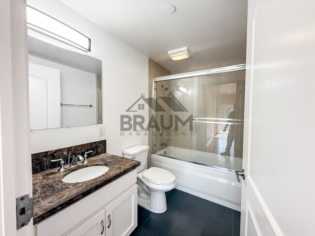 Building Photo - 332 S Virgil Ave