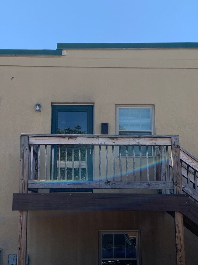 Building Photo - 526 E Main St