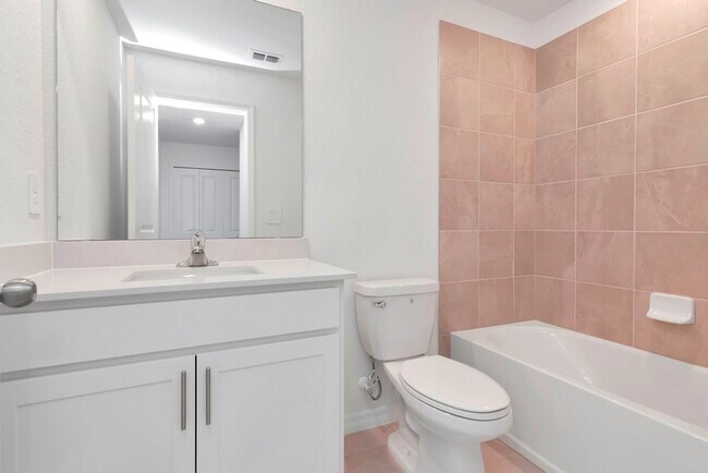 Building Photo - Brand-New 3BR/2.5BA Townhome in Lakewood Ranch — Internet, Trash & Lawn Care Included