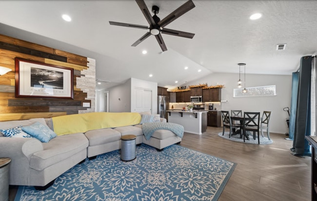 Building Photo - 14510 E Caprio Ave