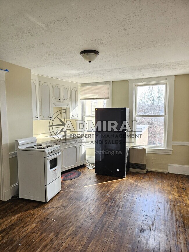 Building Photo - 42 N Main St