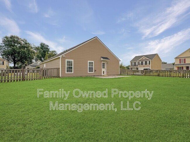 Building Photo - 261 Emerald Isle Dr