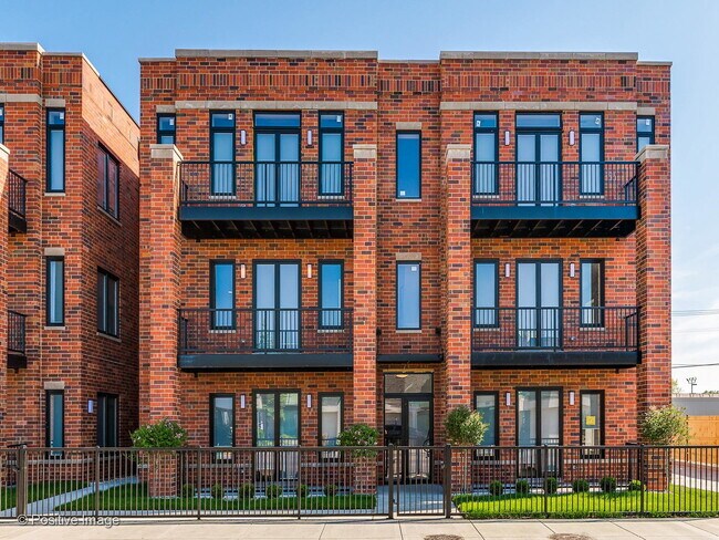 Primary Photo - 7355 W Grand Ave