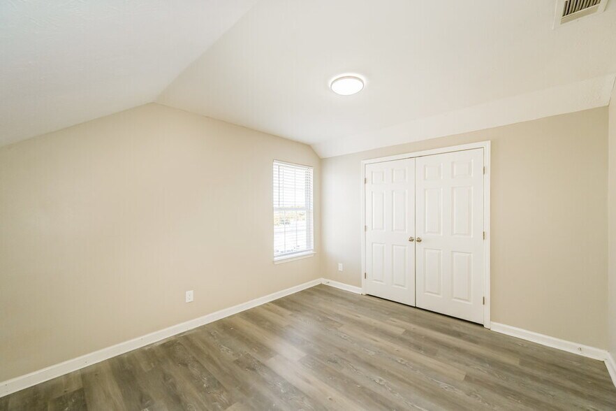 Building Photo - 1303 Tonya Dr