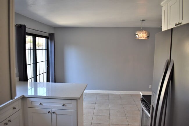 Building Photo - 422 Florin Rd