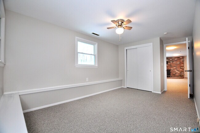 Building Photo - 25 Red Stone Dr