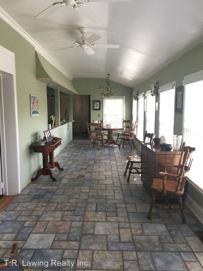 Building Photo - 1205 Fairfield Dr