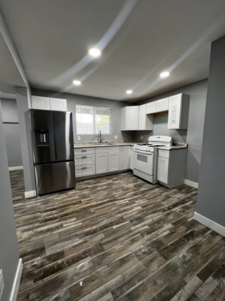 Building Photo - 2806 W Melvin St