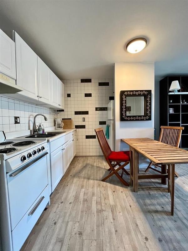 Building Photo - 3050 Rue Dorleans