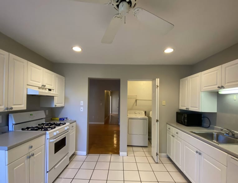 Building Photo - 11 Beacon St