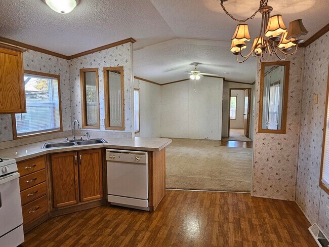 Building Photo - 20 Kris Ann Dr