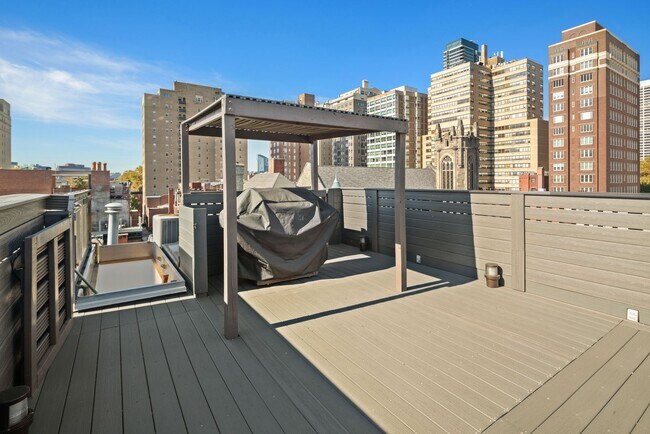 Building Photo - Incredible Rittenhouse Home