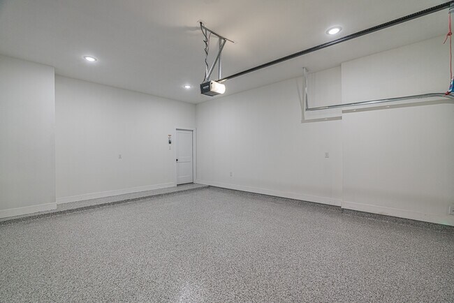 Building Photo - 152 Red Cascade Trl