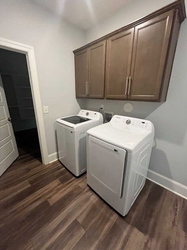 Building Photo - Experience Elegance and Privacy