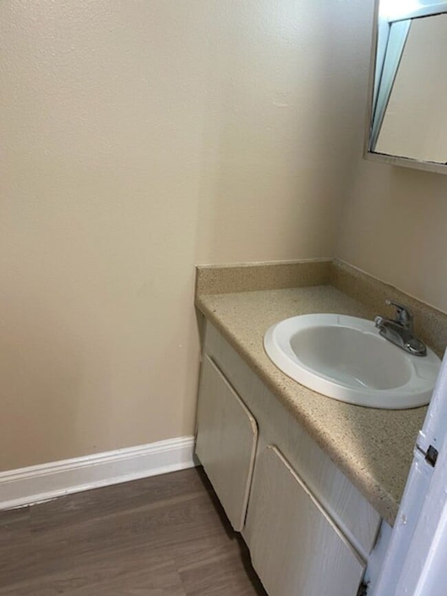Building Photo - 260 W Van Fleet Dr