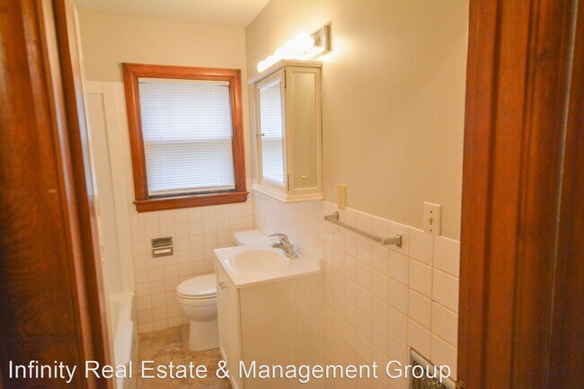 Building Photo - 3 br, 1.5 bath House - 1106 9th Ave SW