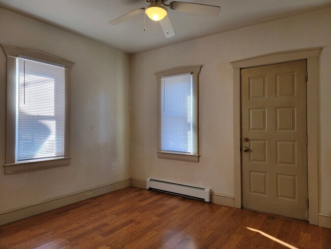 Building Photo - 271 W Main St