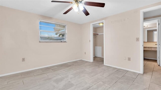 Building Photo - 11241 Snyder Ave