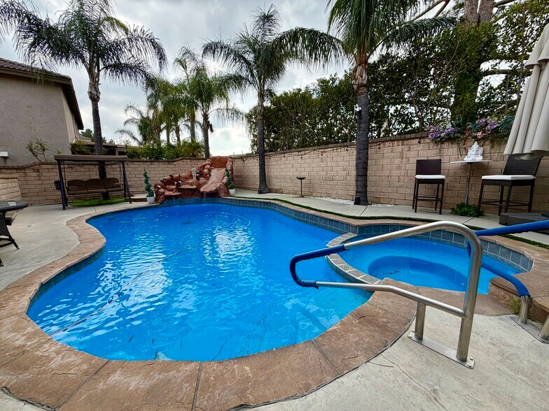 Building Photo - 12241 Queensbury Dr