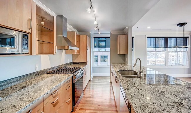 Building Photo - 1560 Blake St