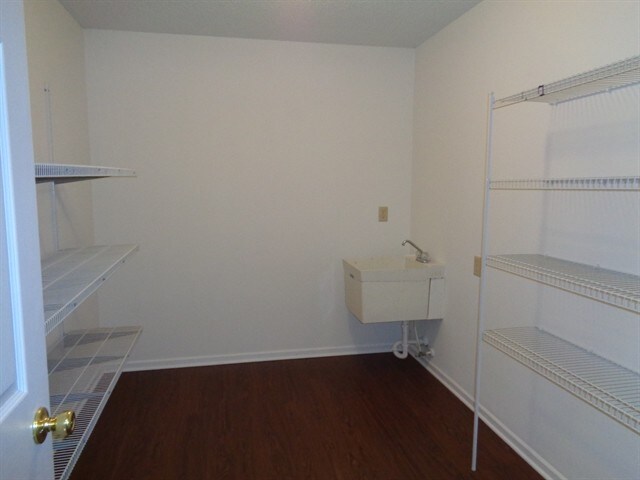 Building Photo - 626 Hickory Pine Dr
