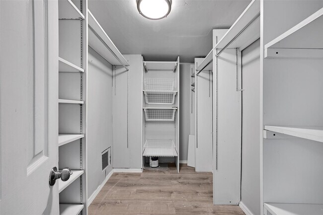 Building Photo - 5005 Collins Ave