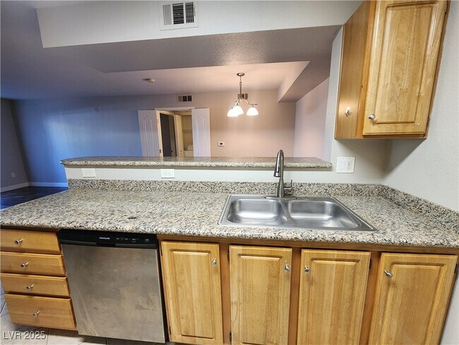 Building Photo - 5055 W Hacienda Ave