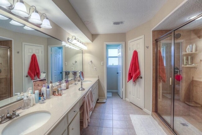 Building Photo - 12439 Piping Rock Dr