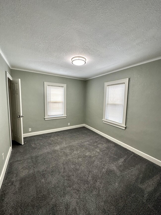 Building Photo - 108 S Hawthorne Ave