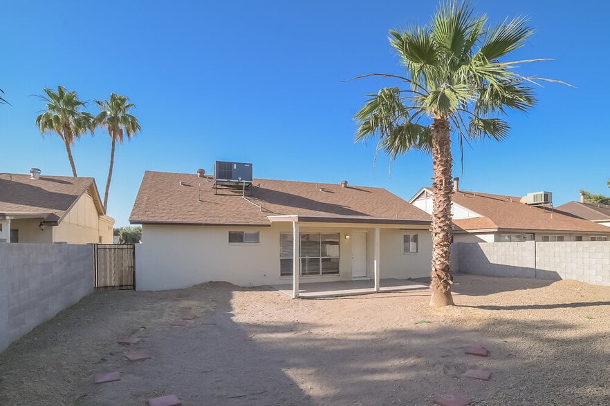 Building Photo - 10119 W Windsor Blvd