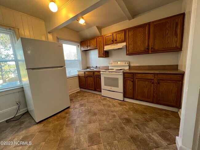 Building Photo - 306 N 11th St