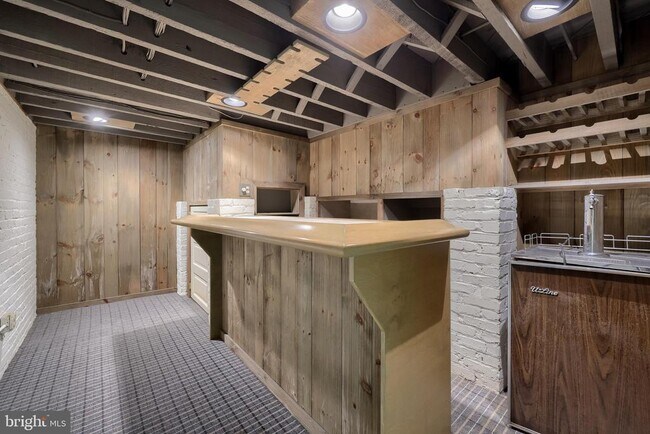 Building Photo - 226 E Caracas Ave