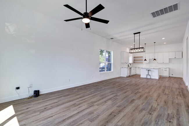 Building Photo - 2425 Monterey St