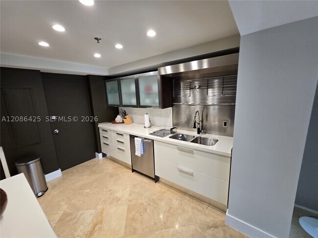Building Photo - 11113 Biscayne Blvd