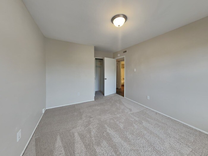 Building Photo - 116 Yorkshire Dr