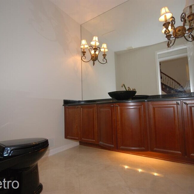 Building Photo - 5121 Parkgate Dr