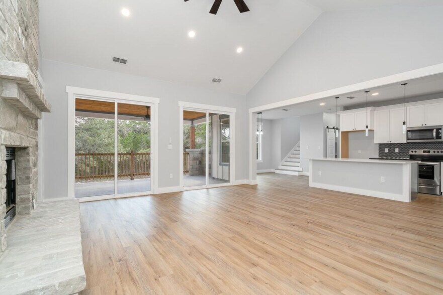 Building Photo - 11608 Oak Country