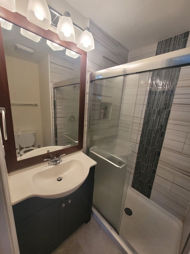 Building Photo - Gorgeous 4 Bedroom Home with Large Fenced Backyard