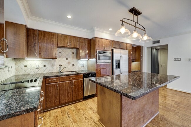 Building Photo - 1449 Heights Blvd