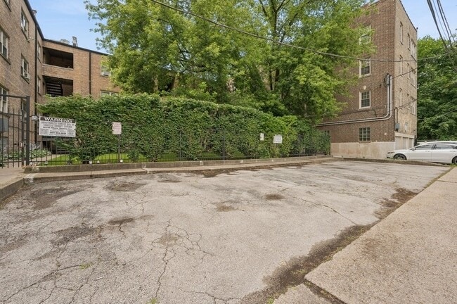 Building Photo - 205 Custer Ave