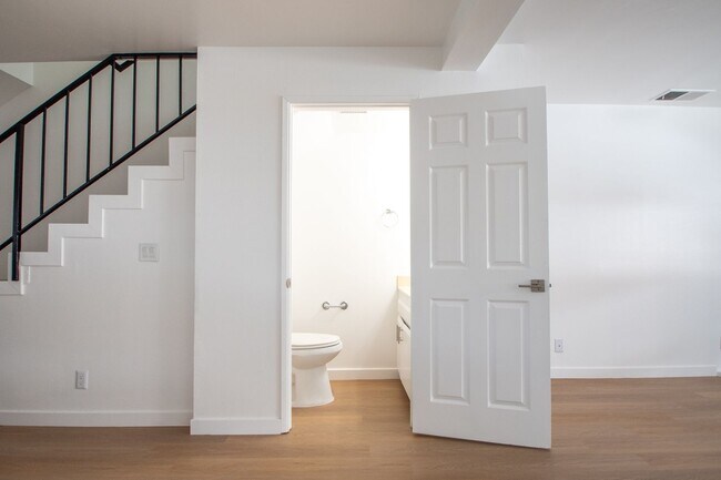 Interior Photo - 5340