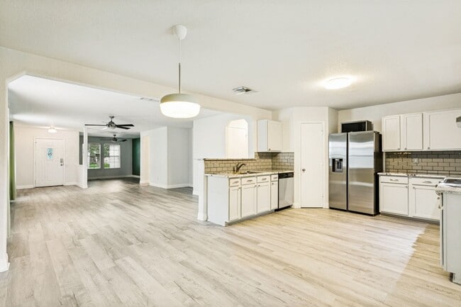 Building Photo - BEAUTIFUL SINGLE STORY HOME IN RETAMA SPRINGS