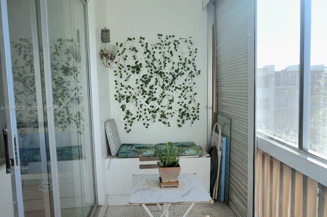 Building Photo - 1481 NE Miami Gardens Dr