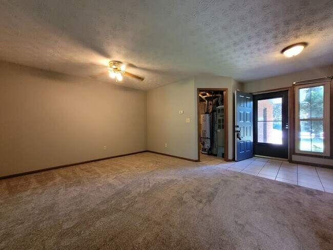 Building Photo - 3 Bedroom, 2.5 Bath Townhouse in Beavercreek!