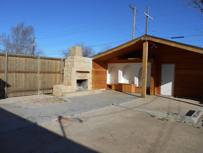 Building Photo - 3/2/2 close to Texas Tech!