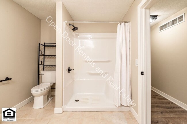 Building Photo - 4 bedroom home now available! ***MOVE IN RENT SPECIAL $500 OFF FIRST MONTH'S RENT!!!***