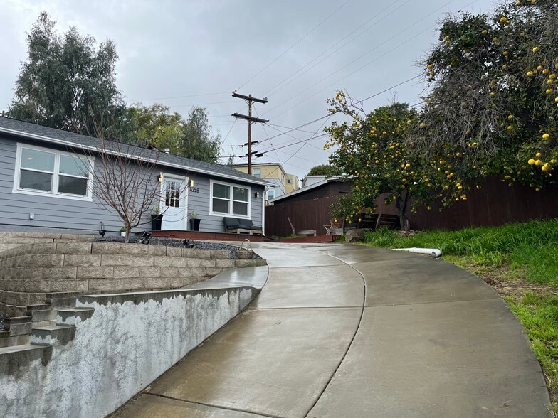 Walkway - 4358 Aragon Dr