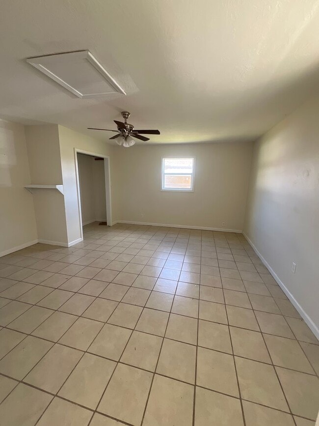 Building Photo - 1 bedroom home for lease