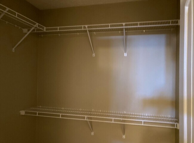Building Photo - 166 Twin Lakes Dr