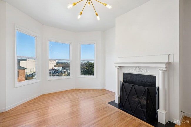 Building Photo - 354 Castro St